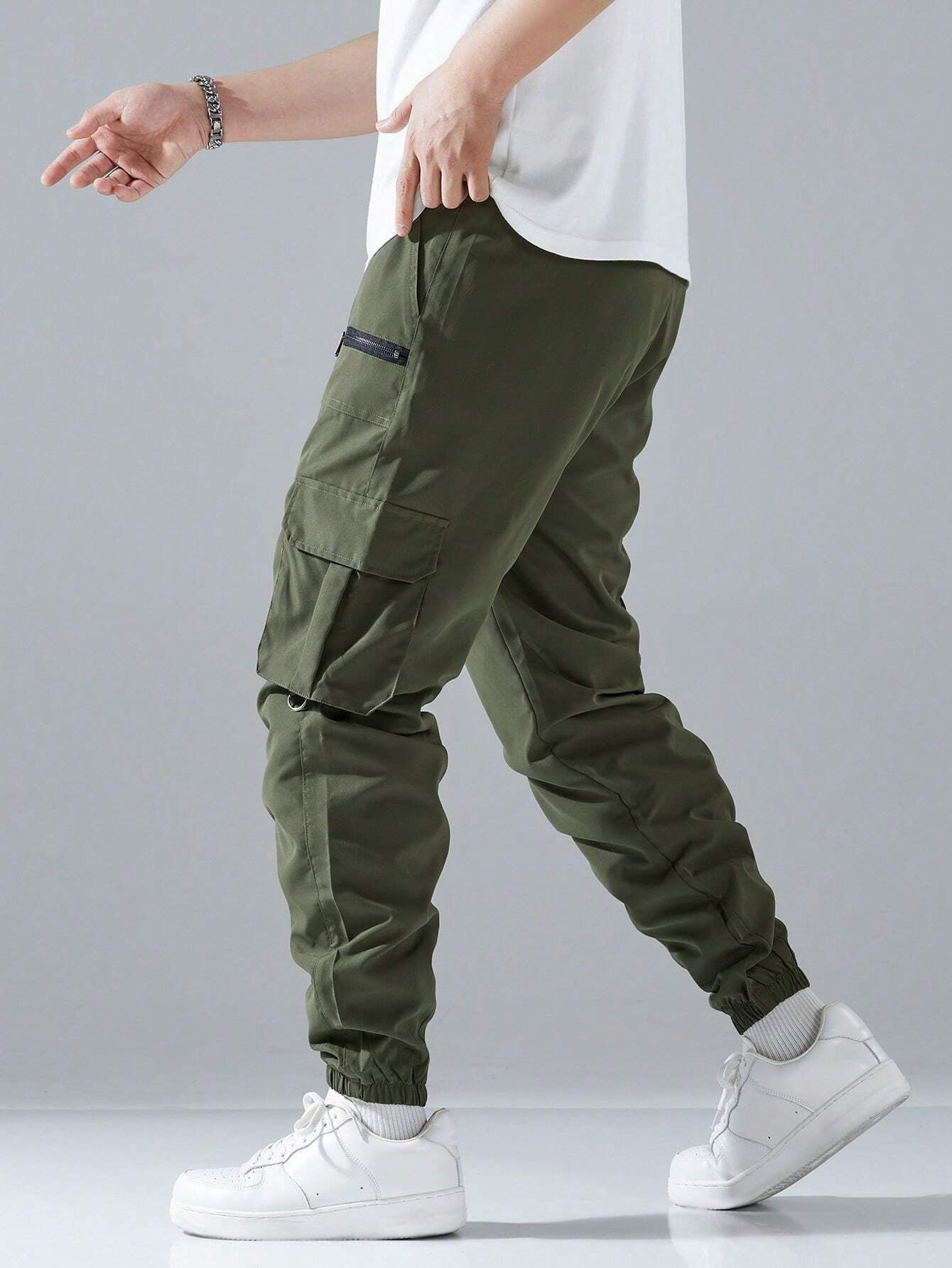 Manfinity Loose Fit Men'S Cargo Pants with Flap Pockets, Side Drawstring and Elastic Waist