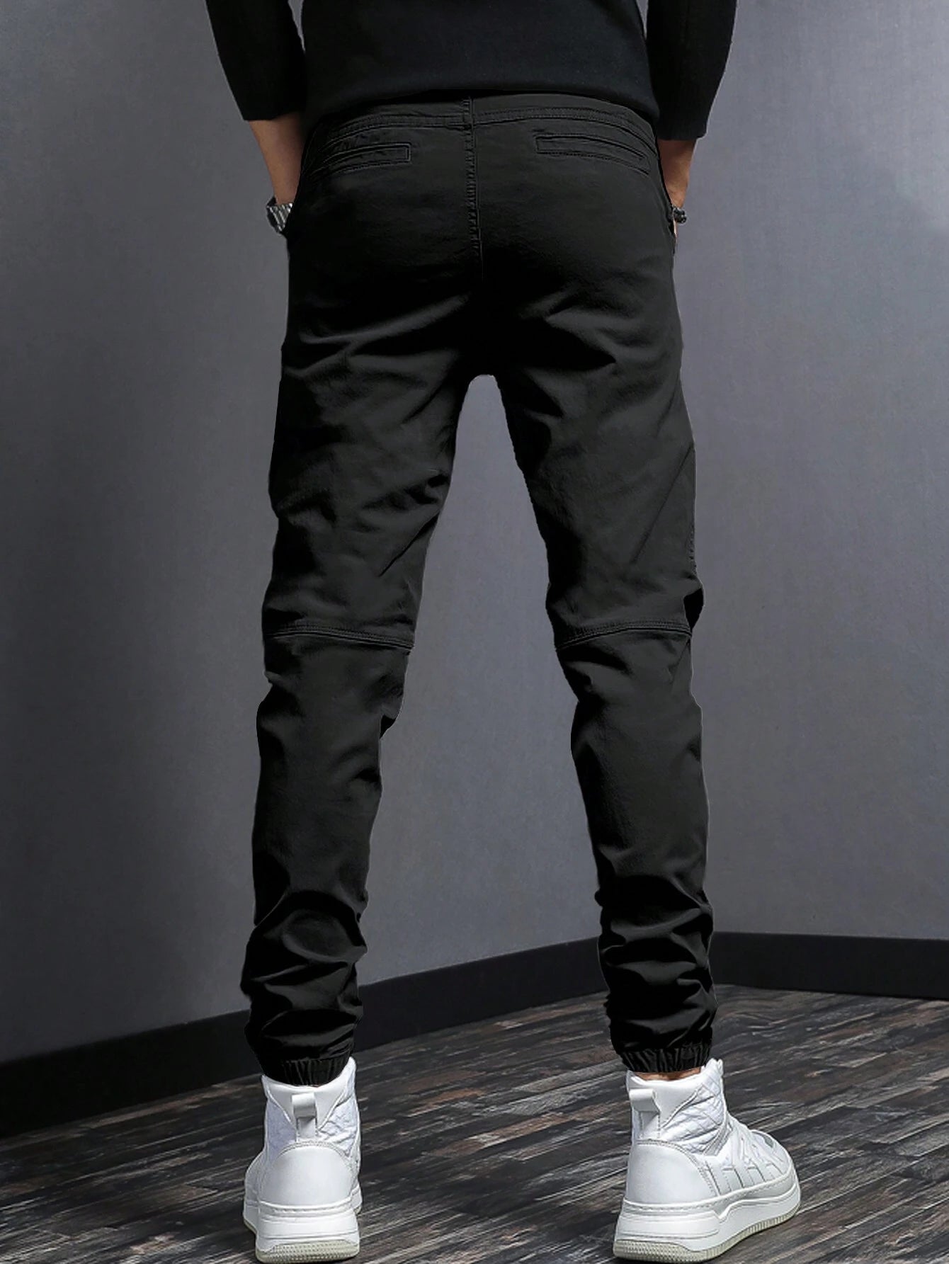 Manfinity Hypemode Men Solid Slant Pocket Pants