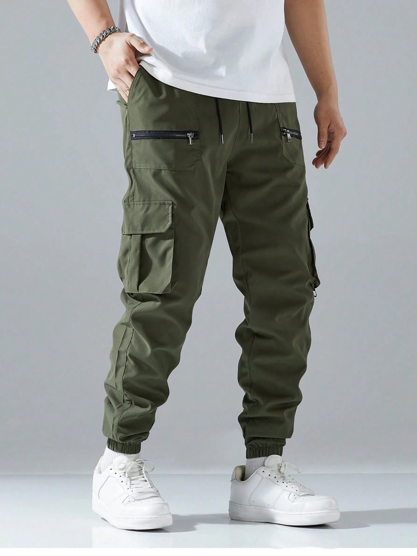 Manfinity Loose Fit Men'S Cargo Pants with Flap Pockets, Side Drawstring and Elastic Waist