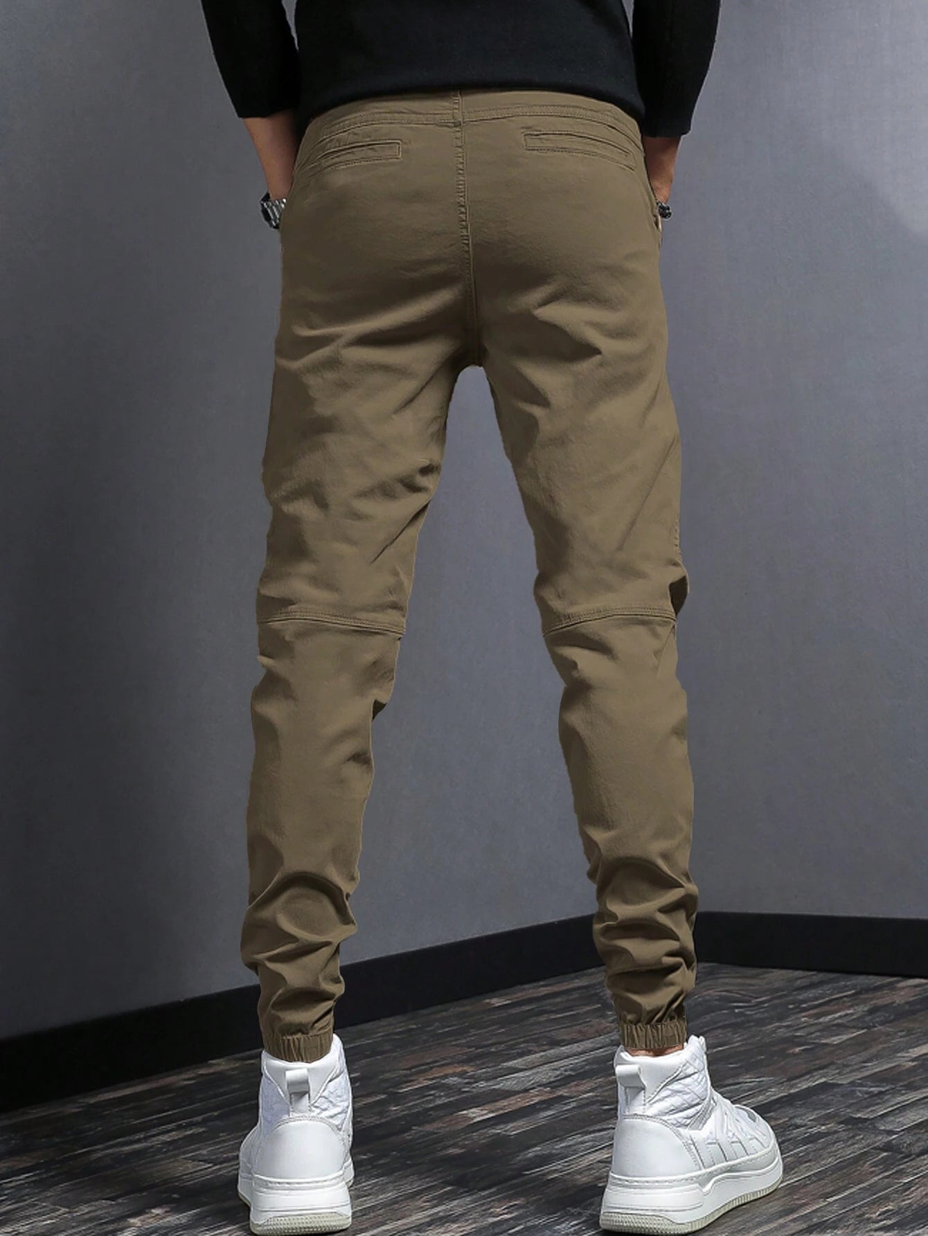 Manfinity Hypemode Men Solid Slant Pocket Pants